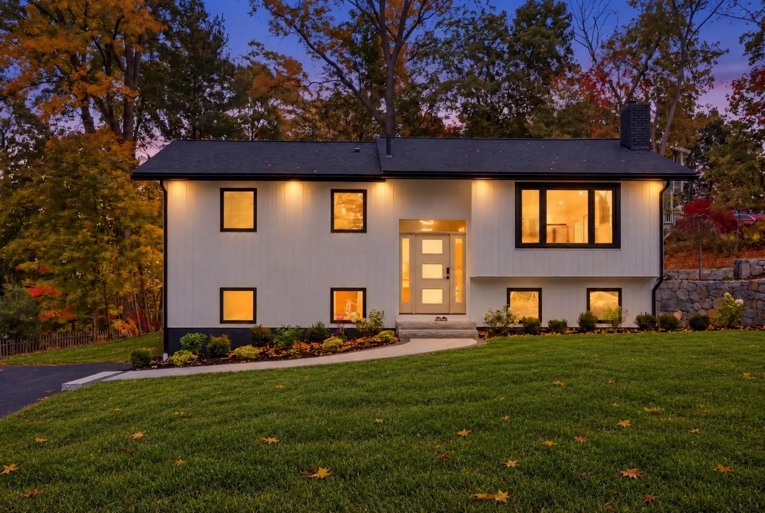 66 Ontario Dr, Hudson