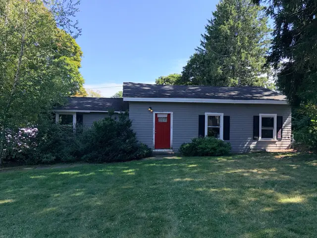 110 River St