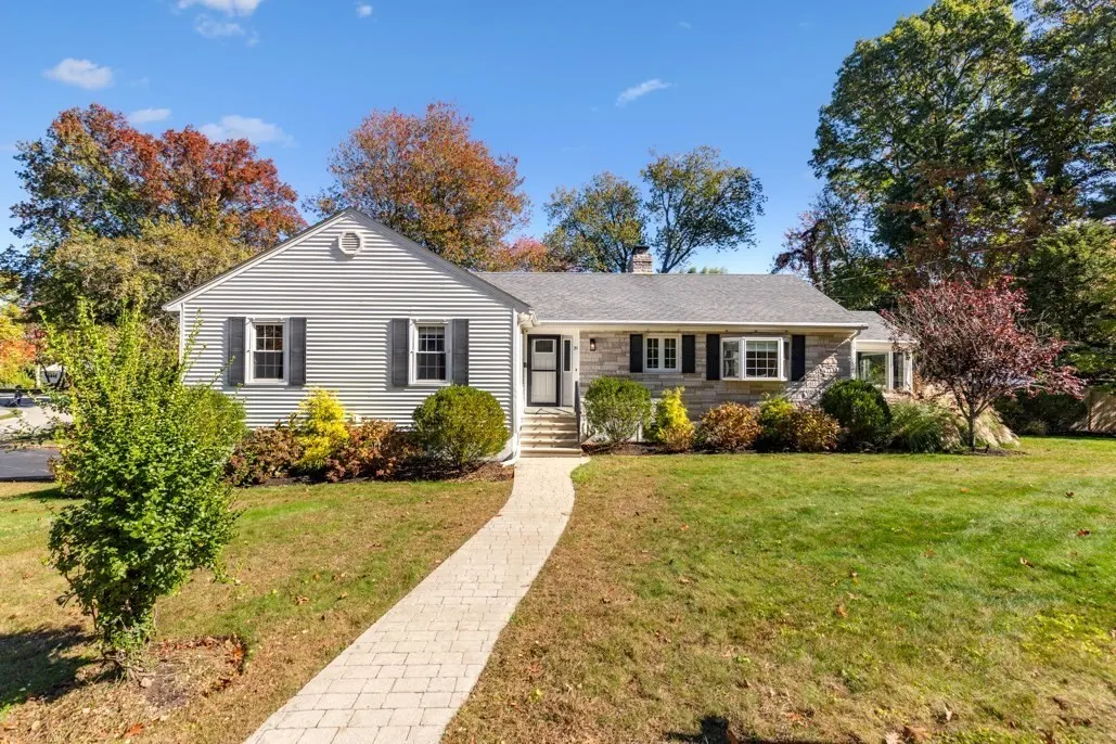 19 Longbow Rd, Lynnfield