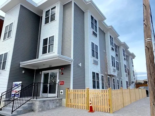 208-208A Neponset Valley Pkwy