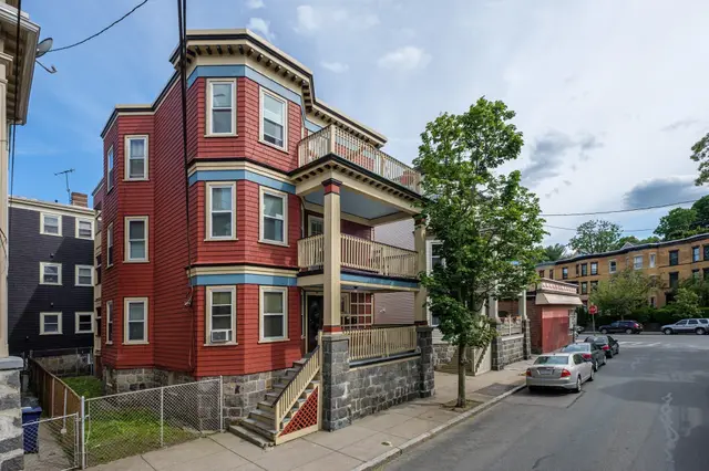 68 Bakersfield St