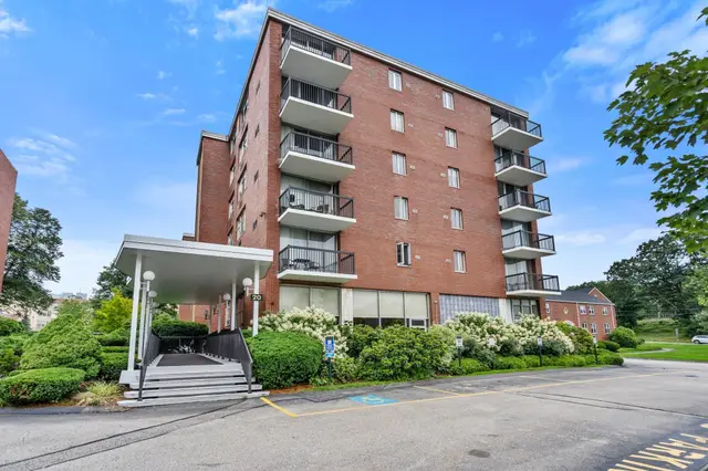 20 Hammond Pond Parkway #504