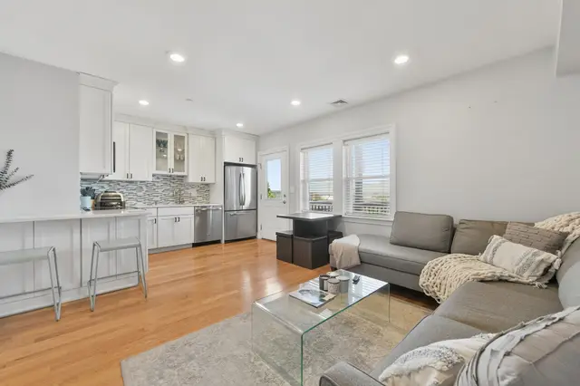 214-216 E Eagle St #5A