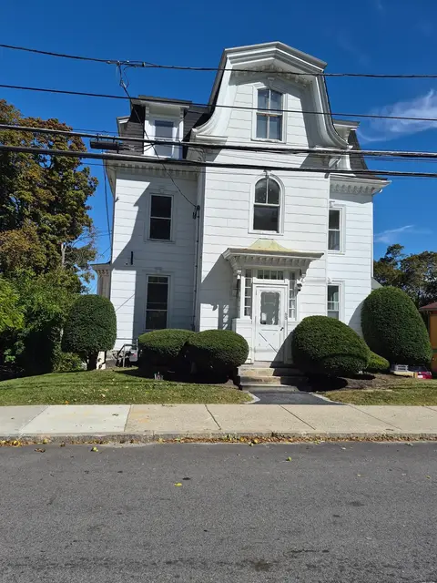 68 Newton St #3