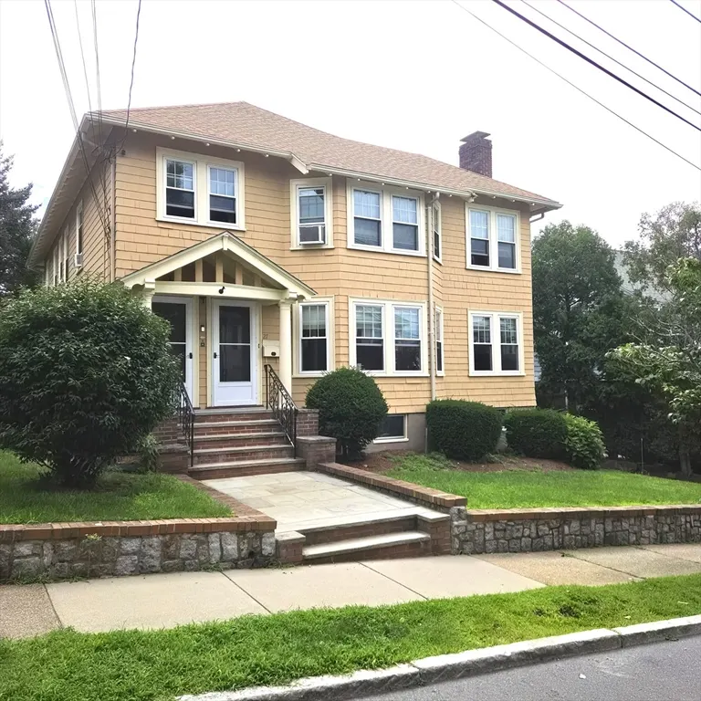 27 Oakley Rd #1fl, Watertown