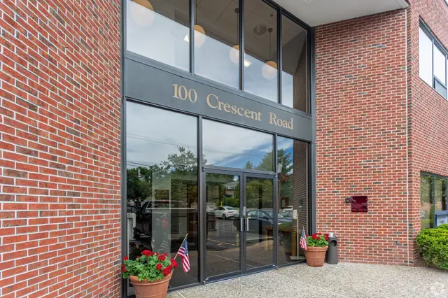 100 Crescent Road #1B