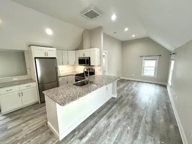 32 Jefferson St #1