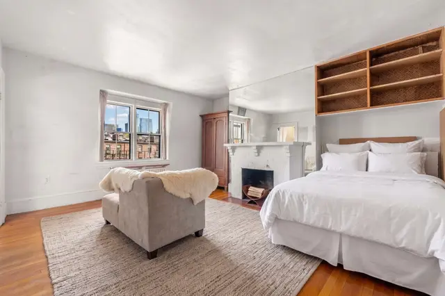 8 Brimmer St #5B