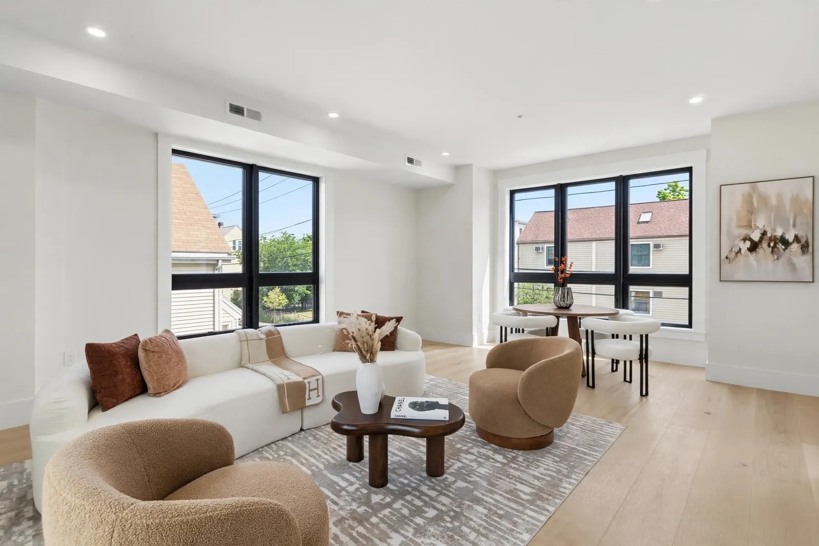 17 Holmes #2R, Quincy