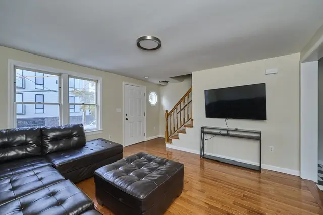 9 Wrentham St #9