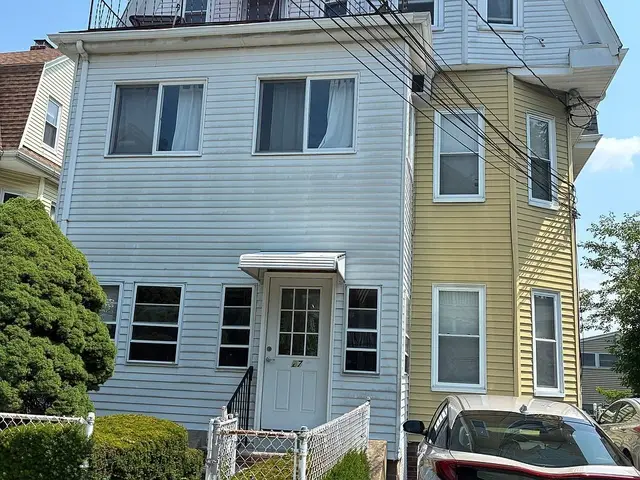 27 Irma Ave #2