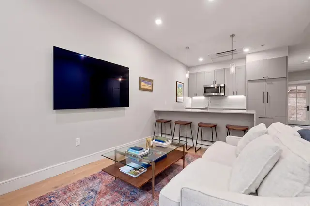 471 Hanover St #2