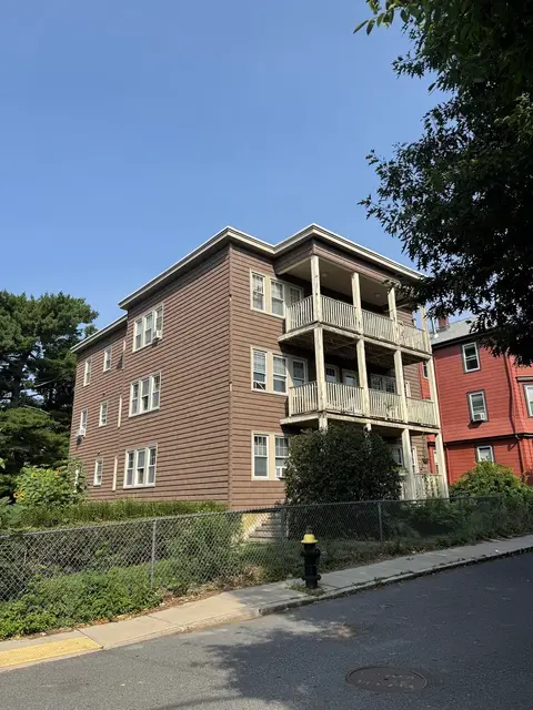 21 Woodman St #3