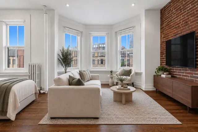 558 Columbus Ave #3F