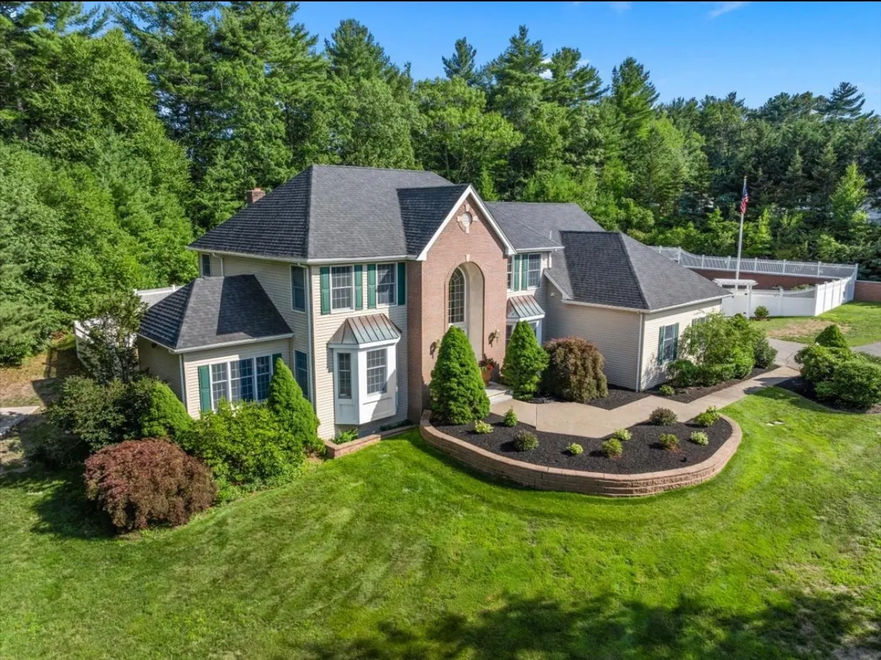256 Hillcrest Rd, Marshfield