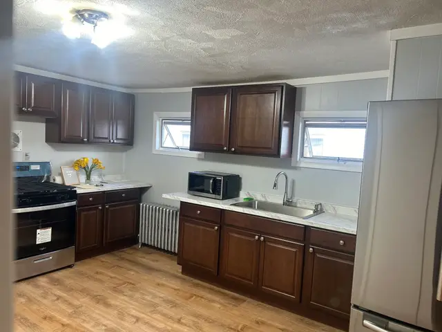52 Chestnut St #2