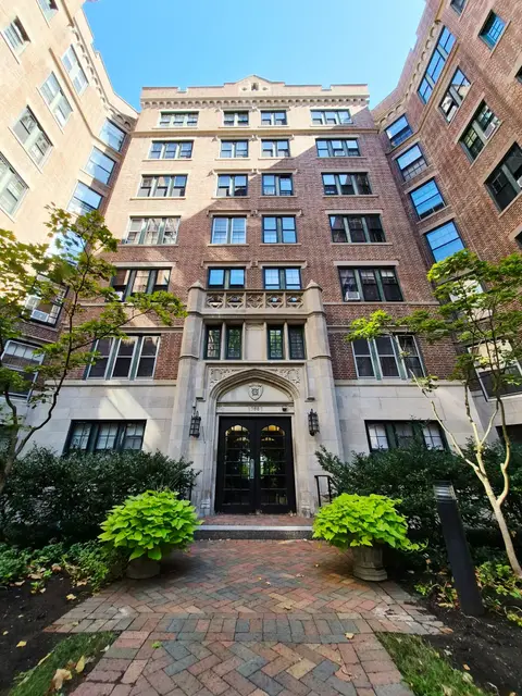 988 Memorial Drive #82