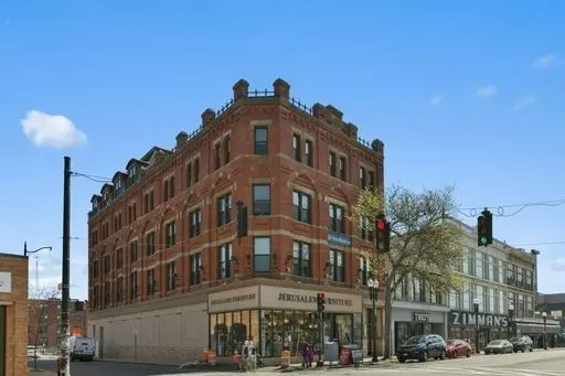 64 Market St #220, Lynn