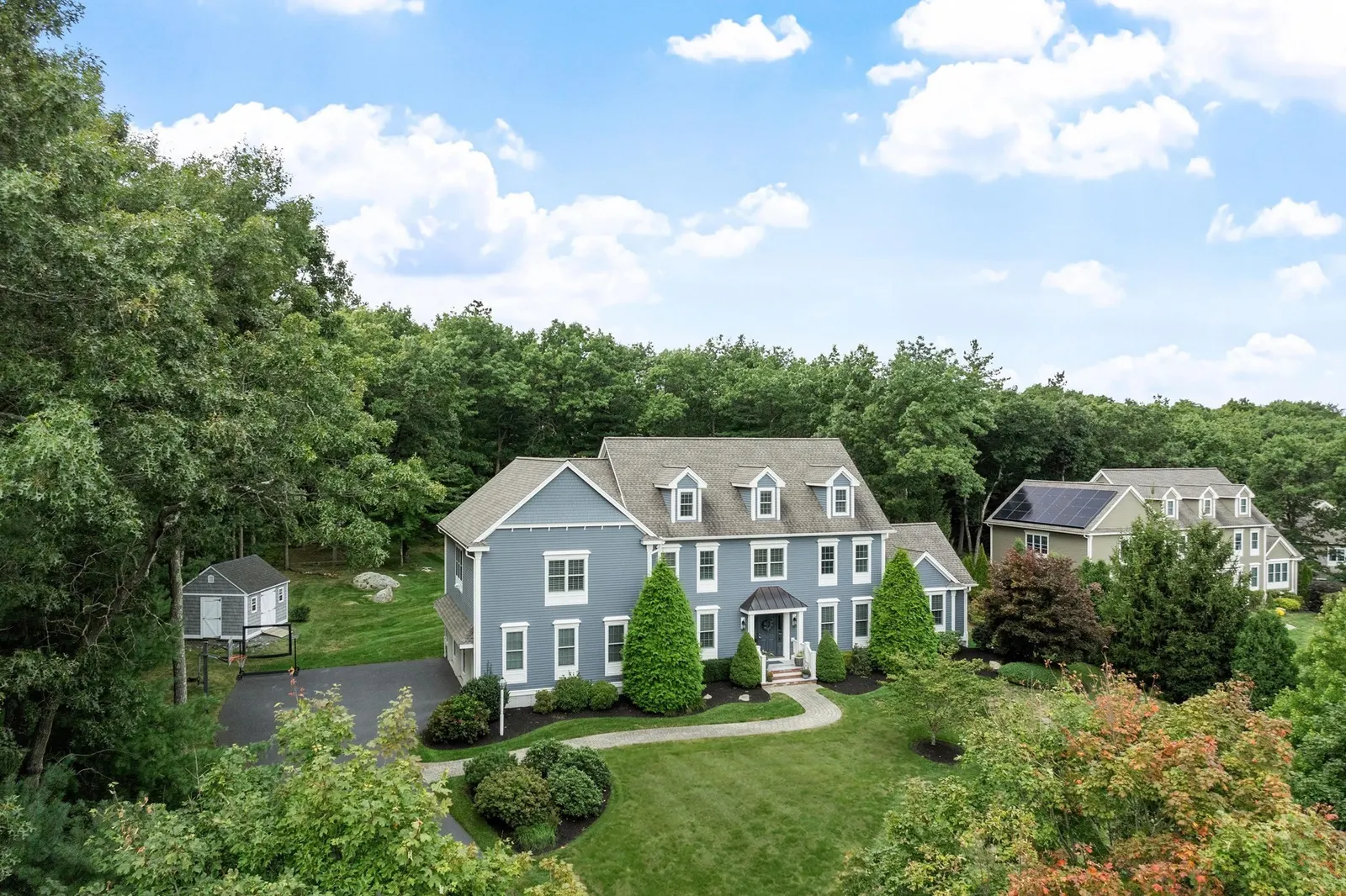 48 Robinson Dr, Bedford