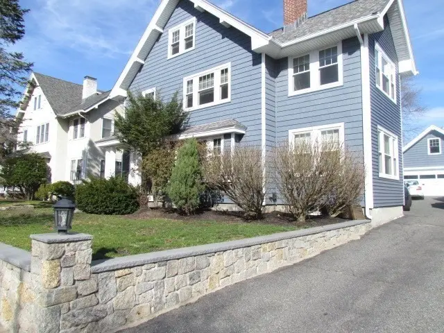 340 Common St #2