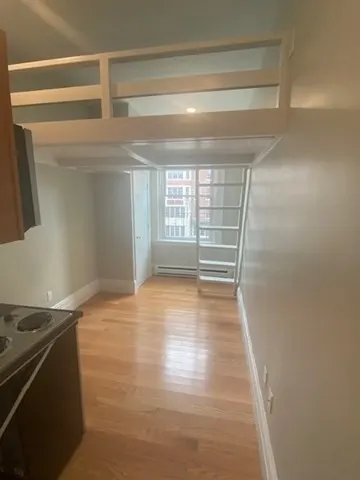 507 Beacon #8, Boston