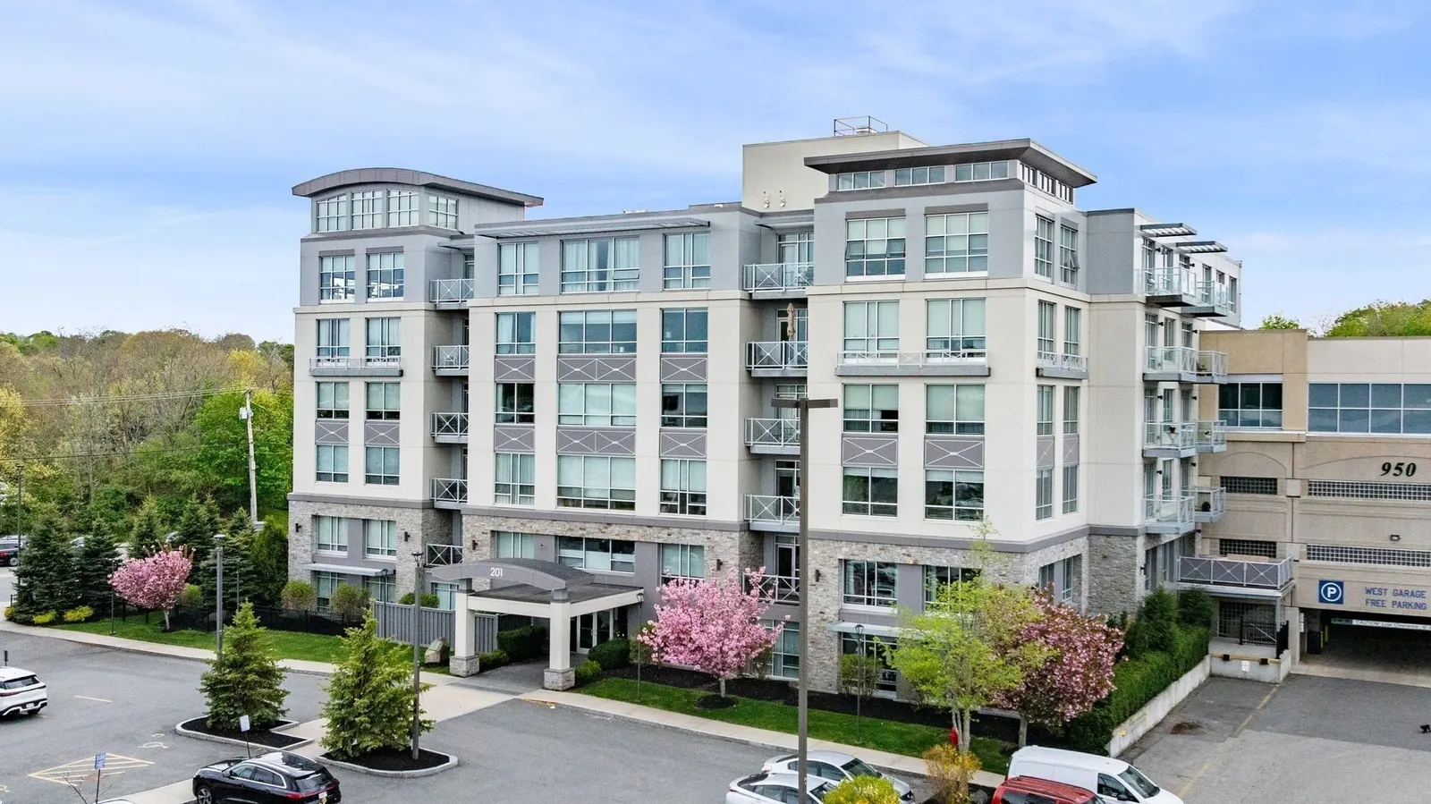 201 Elliott St #407, Beverly