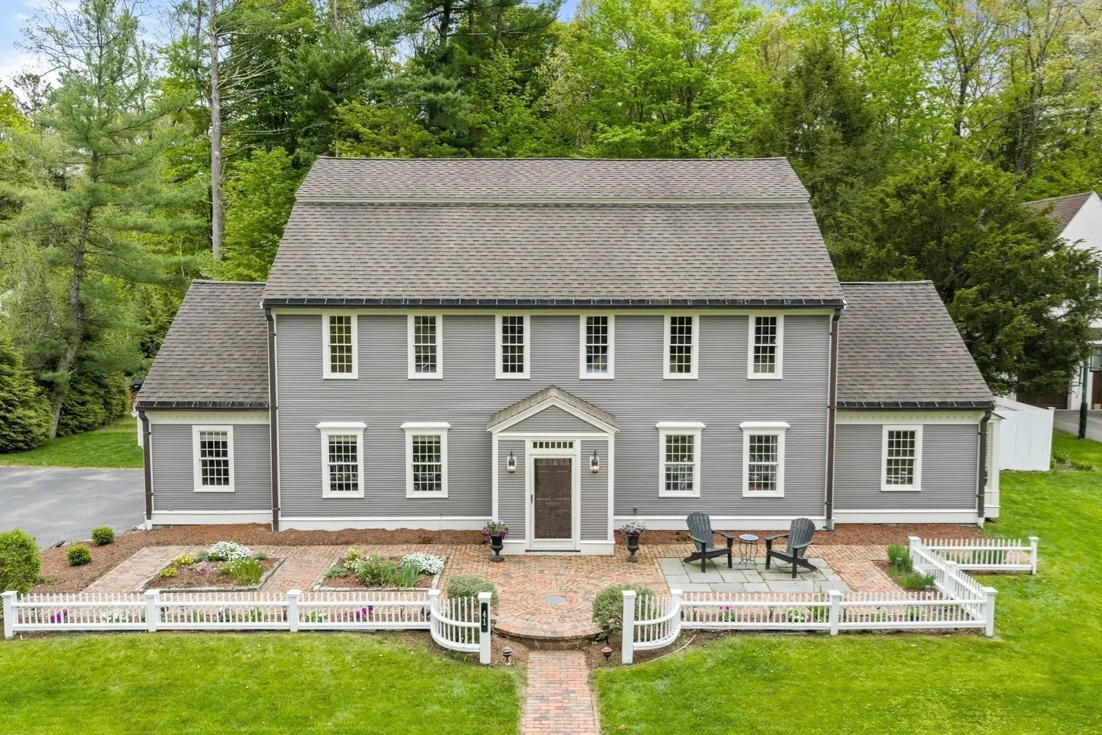 41 Longmeadow Road, Wellesley