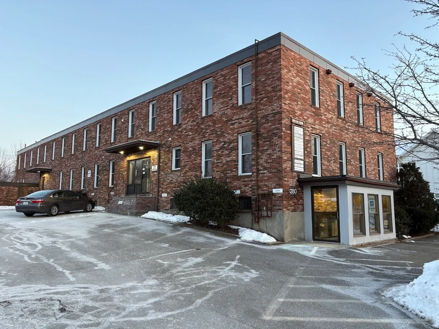 280 Hillside Ave #2nd Fl, Needham