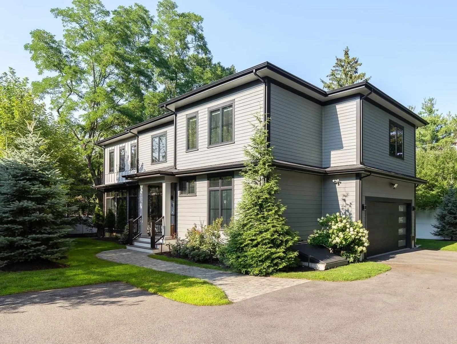 32 Lantern Ln, Wellesley