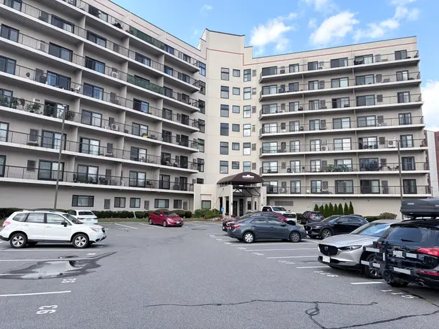 133 Commander Shea Blvd #605