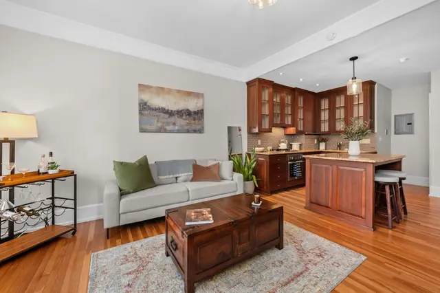 400 Marlborough St #9