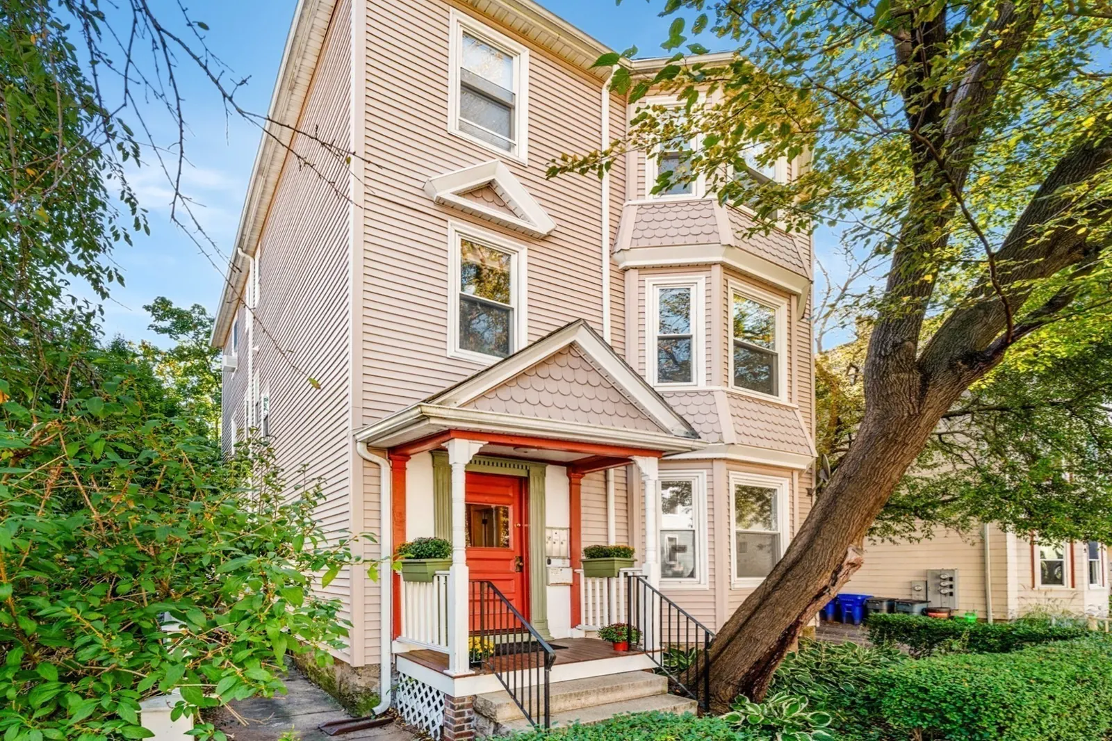 34 Goldsmith St #1, Boston