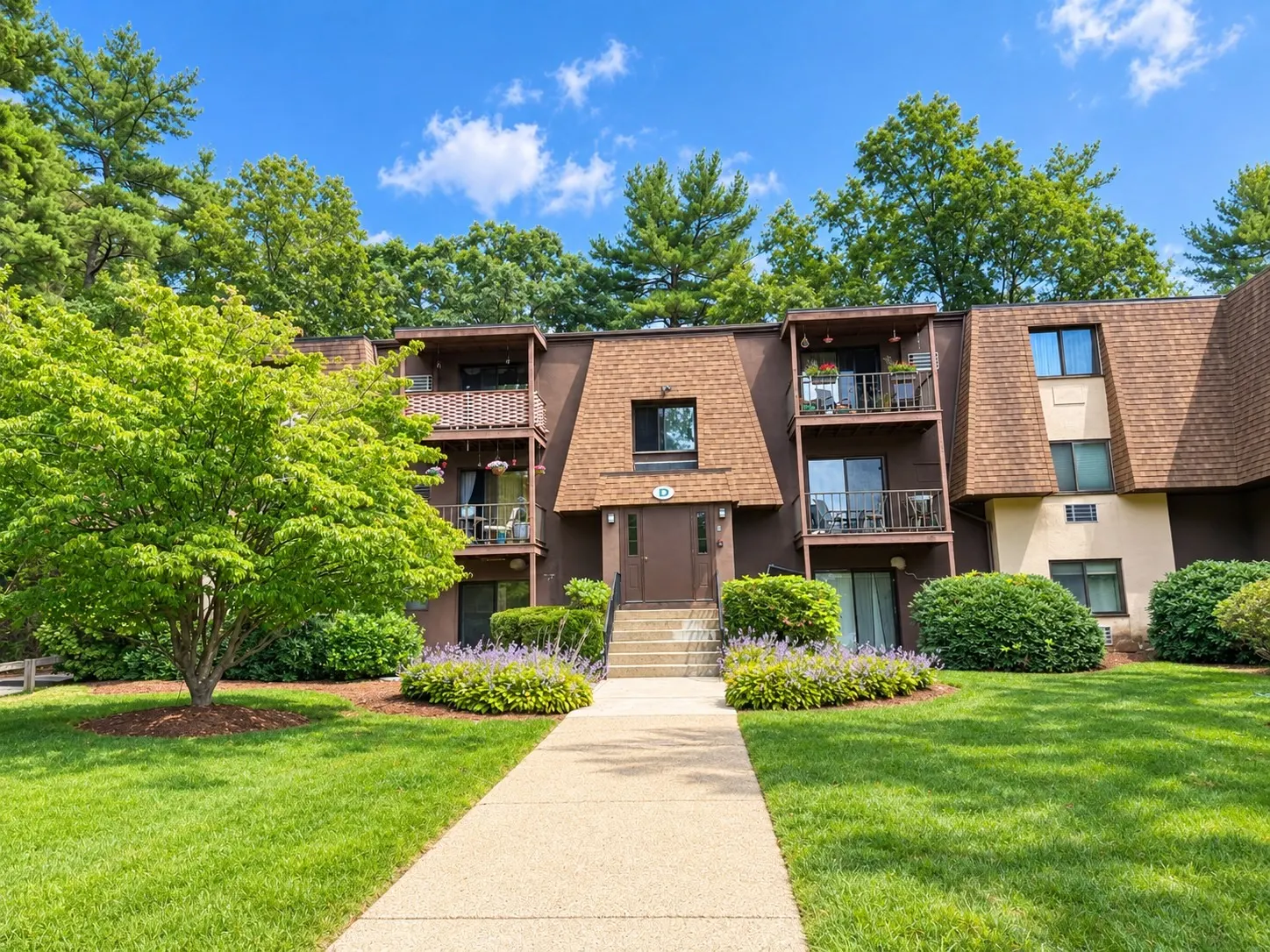 491 W Central St #D1, Franklin