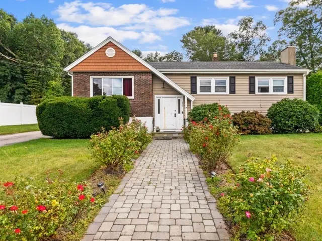 17 Acorn Dr