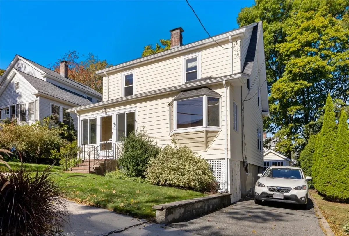 79 Menotomy Rd, Arlington