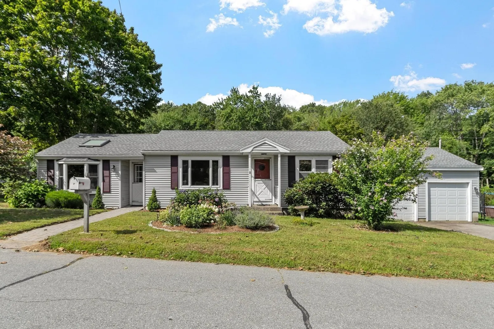 8 Story Acres Rd, Essex