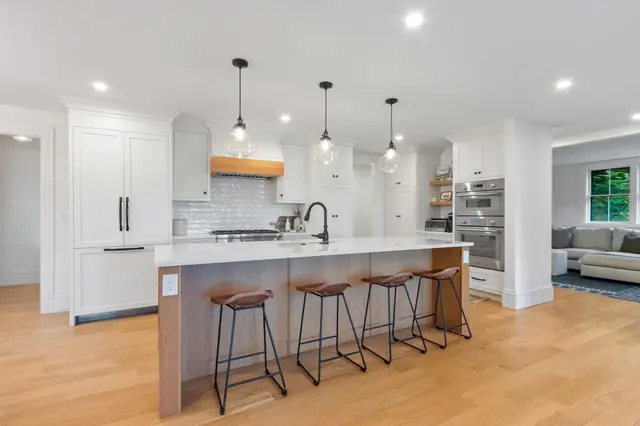 23 Centre Ave