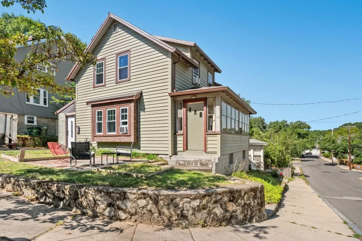 69 Foss St, Medford