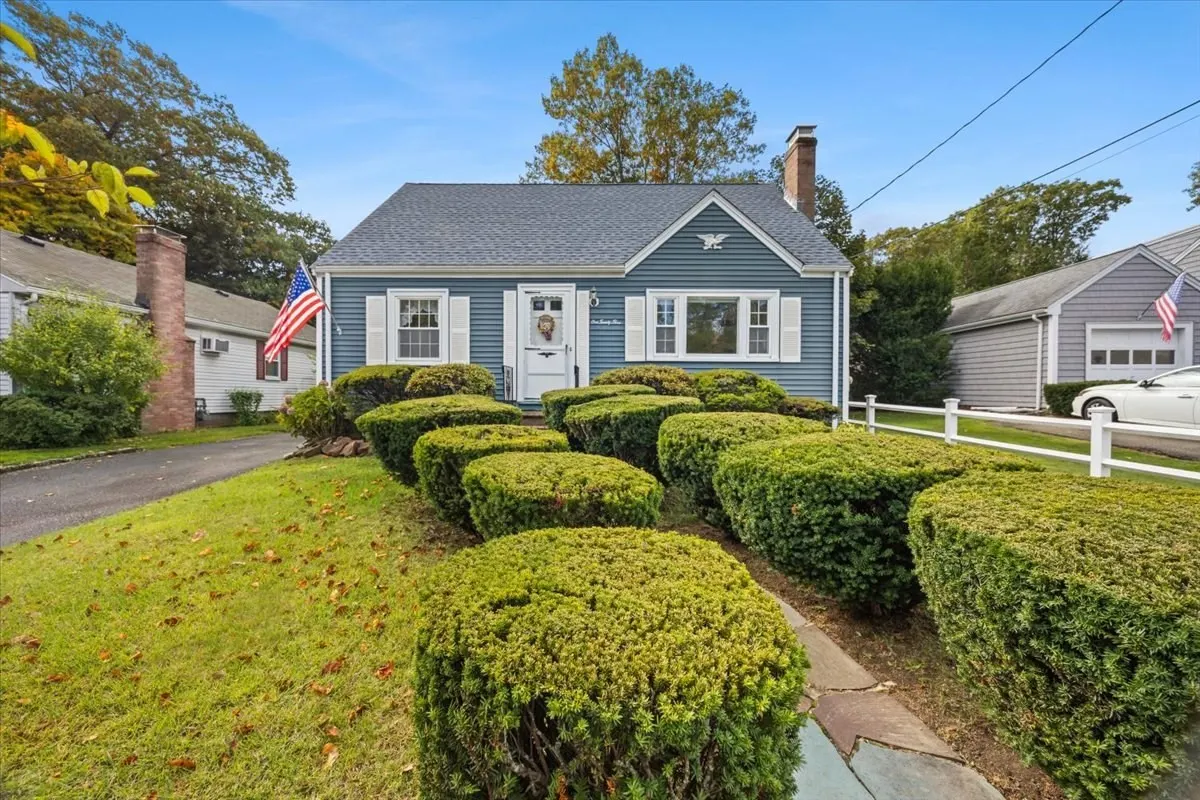 123 Taylor Avenue, Dedham