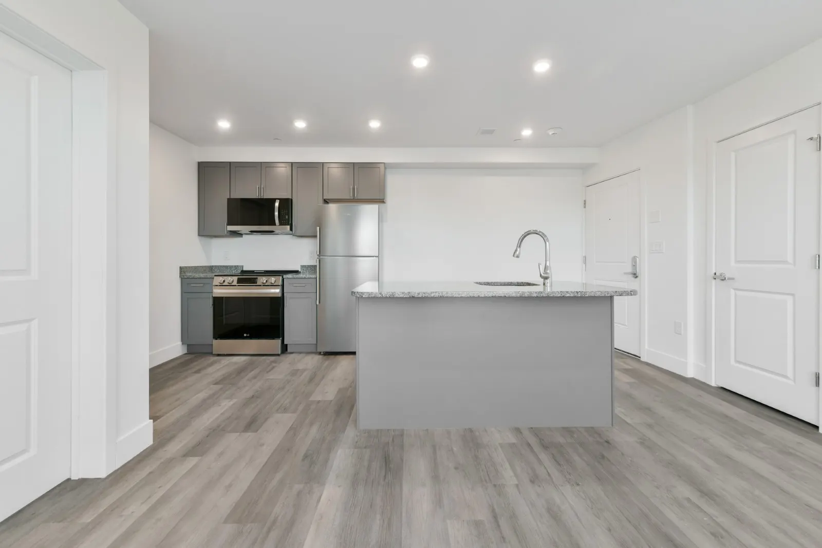 585 Essex St #418, Lynn
