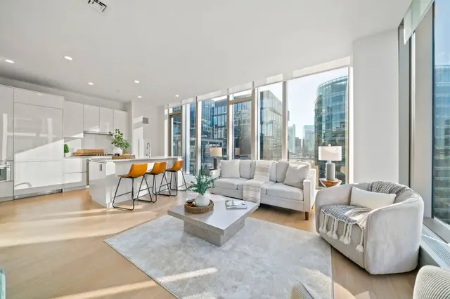 135 Seaport Blvd #1703