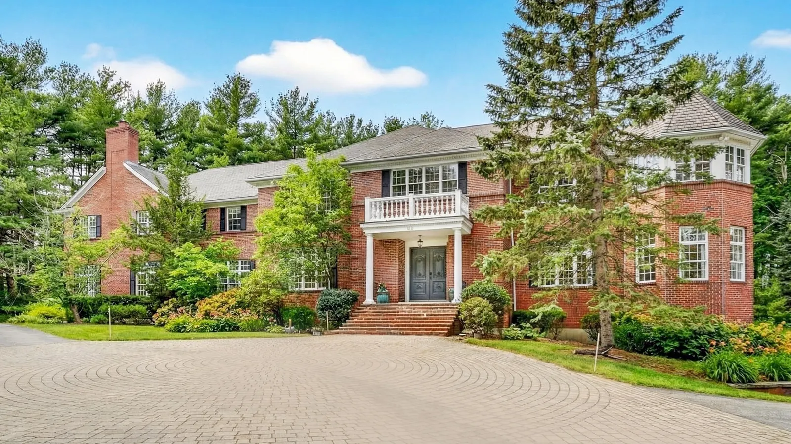 451 Wellesley St, Weston