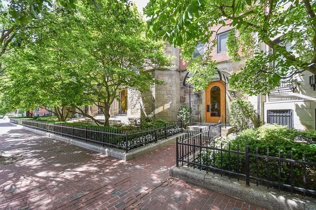 492 Beacon #82, Boston
