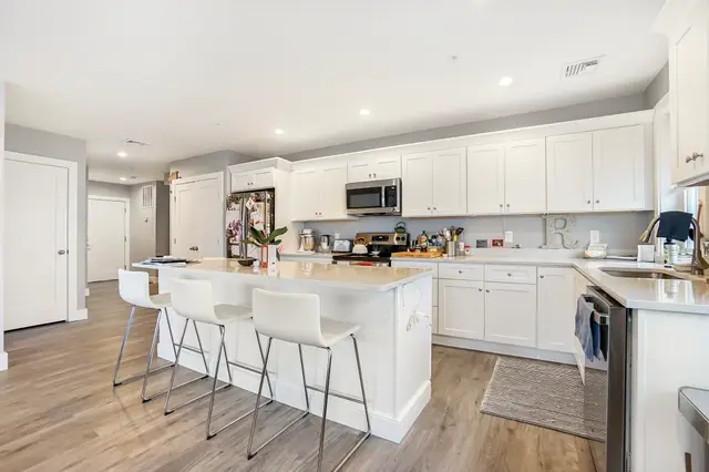 245 Bussey St #404