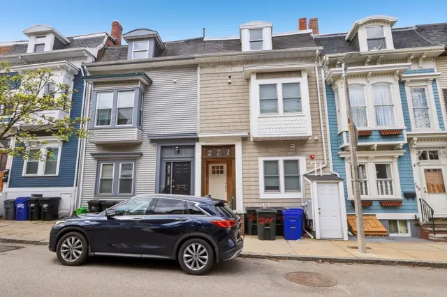 271 W 5th St