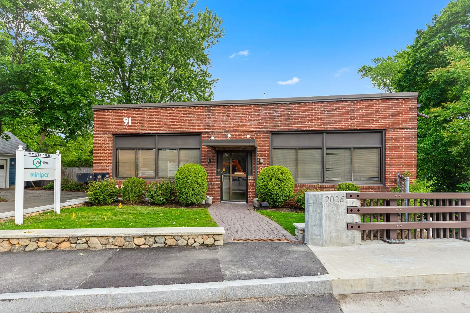 91 Mystic St, Arlington