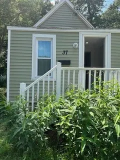 37 Edgewood Avenue, Stoughton