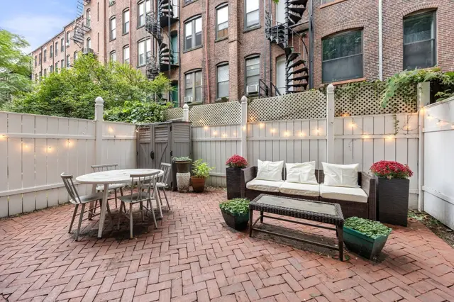 28 Isabella St #28