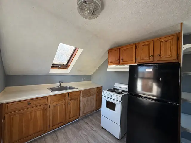 144 Franklin St #3