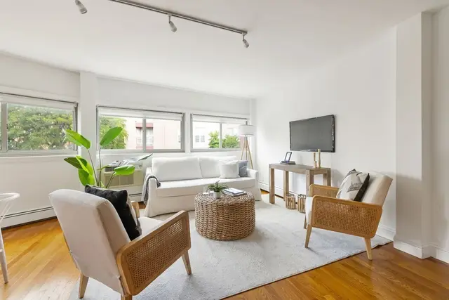 348 Franklin St #3A